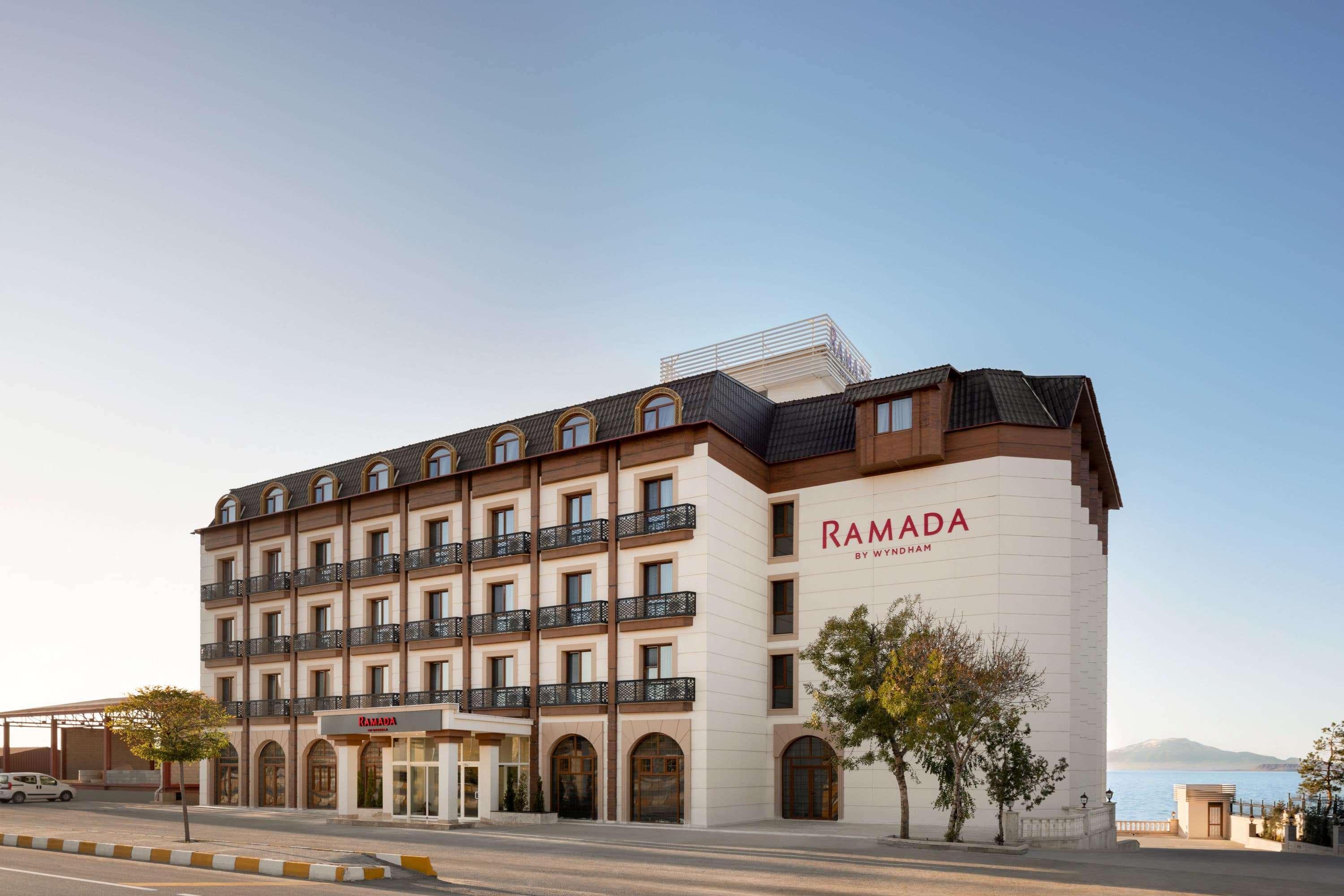 Ramada By Wyndham Van Εξωτερικό φωτογραφία